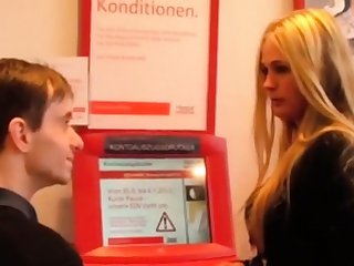 Deutsches Amateur Pornogirl vom Fan erkannt und im Hotel gef